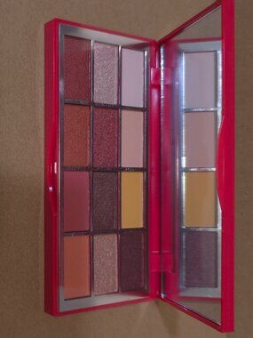 NWT Crème De La Cube Inferno 12 Universal Face Palette